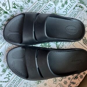 Oofos black size eu 40